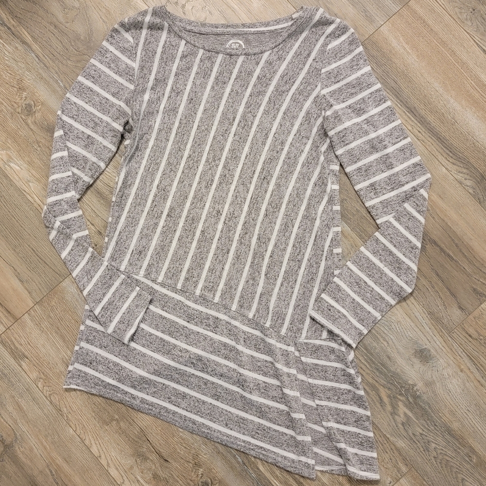 Asymmetrical top with side slit, size extra small